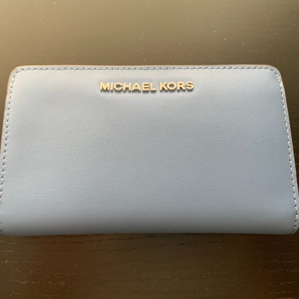 Michael Khors Wallet, Discount Shipping!